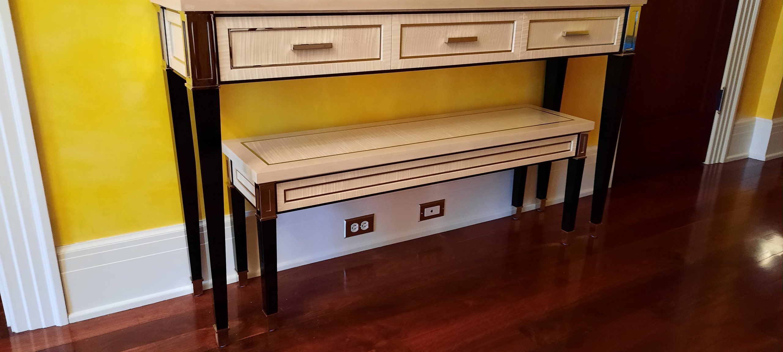 Entry Table with Hinged Lid Bench Seat